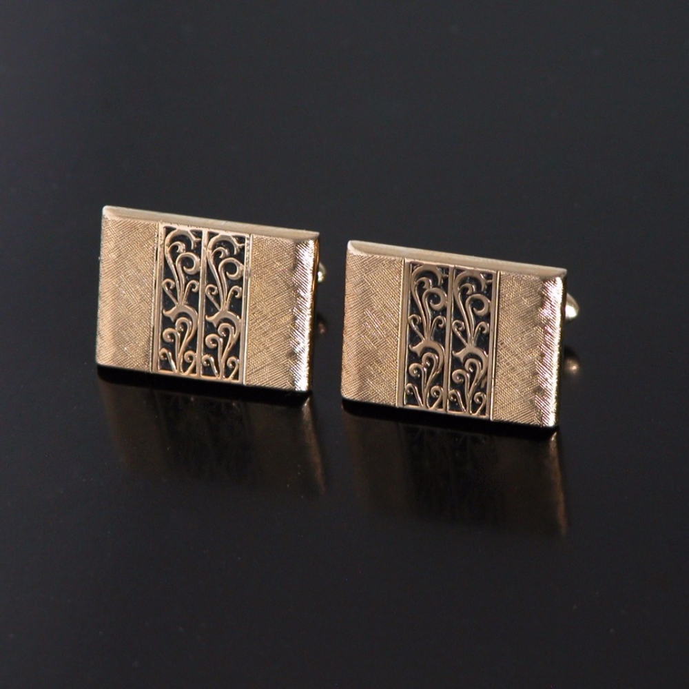 Vintage SWANK Antique Swirl Gold Tone Cufflinks